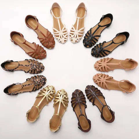 Sandales Plates Femme Tissées Ajourées Bout Fermé Bride en T Boucle Cuir PU Chaussures Romaines Pour Vacances Été Casual Quotidien