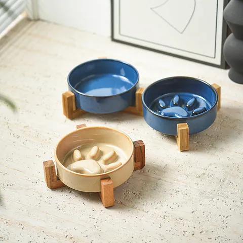 Japanse Ovengeglazuurd Keramiek Huisdier Bak Slow Feeder Anti-Stikken Hond Kat Voerbak Met Verhoogde Houten Standaard