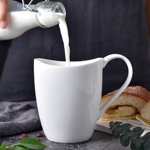Creative White Ceramic Mug Irregular Wave Rim Coffee Cup With Handle Microwave Safe Porcelain Water Cup 430ml Modern Drinkware