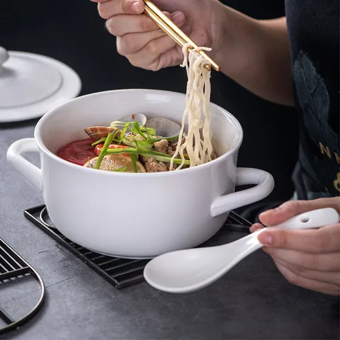 Japanese Style White Ceramic Soup Bowl With Lid And Double Handles Heat Resistant Ramen Bowl For Kitchen Tableware
