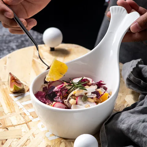 Creative White Ceramic Whale Tail Bowl Minimalist Porcelain Serving Dish For Salad Fruit Dessert Snack Microwave Oven Safe