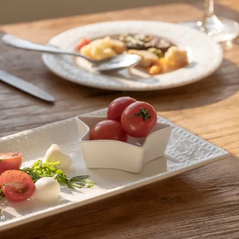 White Ceramic Star Shaped Snack Plate Christmas Snowflake Relief Dish For Sauce Dessert Appetizer Festive Home Decor