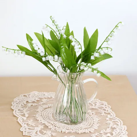 Mazzo di Mughetti Artificiali Fiori a Campanella Bianchi Foglie Verdi in Plastica per Decorazione Tavolo Casa Matrimonio Festa Oggetti di Scena