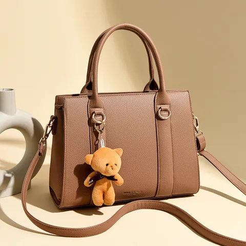 Sac à Main en Cuir de Vachette Mode pour Femmes Motif Litchi Tote Bag Avec Pendentif Ours Élégant Sac à Bandoulière de Banlieue