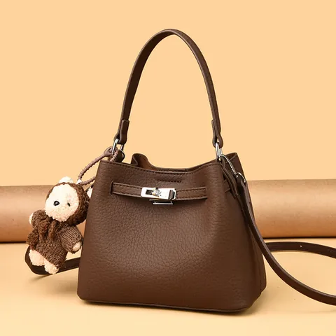 Borsa a Secchiello da Donna in Pelle di Vacchetta Retrò Motivo Litchi Con Serratura in Metallo Borsa a Tracolla Pratica Tote Con Ciondolo