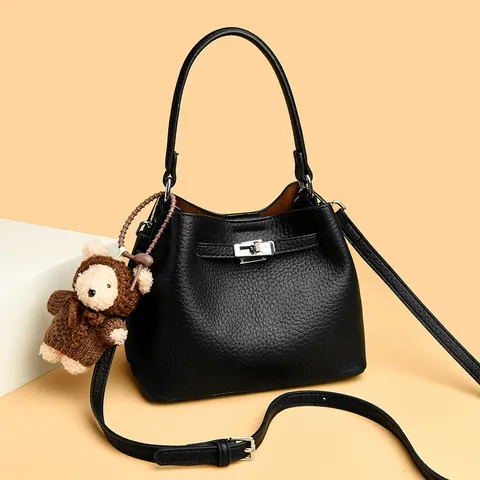 Borsa a Secchiello da Donna in Pelle di Vacchetta Retrò Motivo Litchi Con Serratura in Metallo Borsa a Tracolla Pratica Tote Con Ciondolo