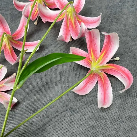 Five Heads Artificial Lily Flowers Silk Cloth Fake Lilies Realistic Long Stem For Home Wedding Hotel Table Floral Decor