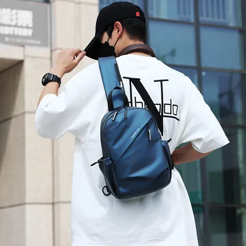 Sac de Poitrine Imperméable pour Hommes Grande Capacité Sac Bandoulière Mode Tissu Technique Sling Bag pour Voyage Sport Décontracté Sac d'Épaule