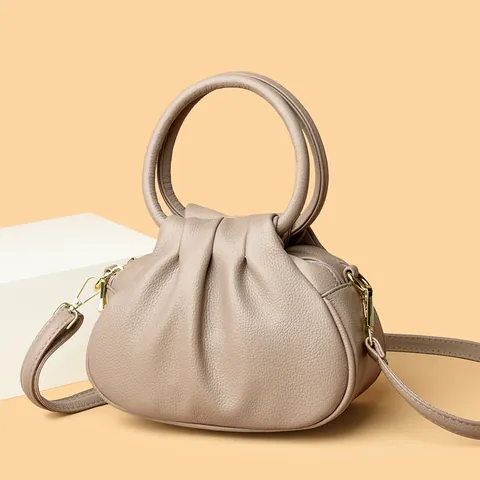 Borsa a Mano da Donna in Pelle Martellata a Pieghe Forma a Conchiglia Cloud Bag Con Manico Tondo e Tracolla Rimovibile