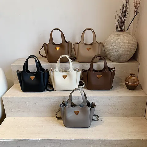 Damen Litschimuster PU Leder Tragetasche Mode Metall Dreieck Logo Schulter Umhängetasche Nischen Dumpling Tasche Täglich