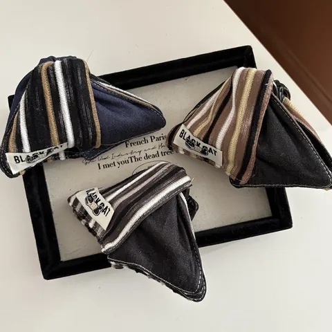 Korean Style Striped Fabric Triangular Hair Claw Shark Clip For Women Large Volume Hair Accessory Vintage Color Block Fabric Hair Clip