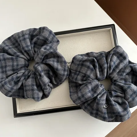 Scrunchie Grande in Lana a Quadretti Vintage Stile Preppy Coreano Elastico per Capelli in Tessuto Con Etichetta Handmade Ciondolo Metallo Donna Accessori Capelli