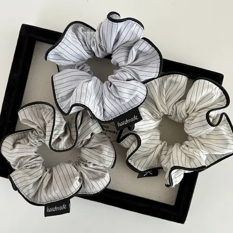 Haargummi Im Koreanischen Stil Gestreifter Stoff Hohe Elastizität Plissee Haargummi Mit Handmade Etikett Für Damen Haarschmuck