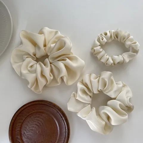 Elegante Koreaanse Satijnen Scrunchies Effen Kleur Zijde Textuur Geplooide Haarelastiekjes Groot Middel Klein Maat Voor Dames Meisjes