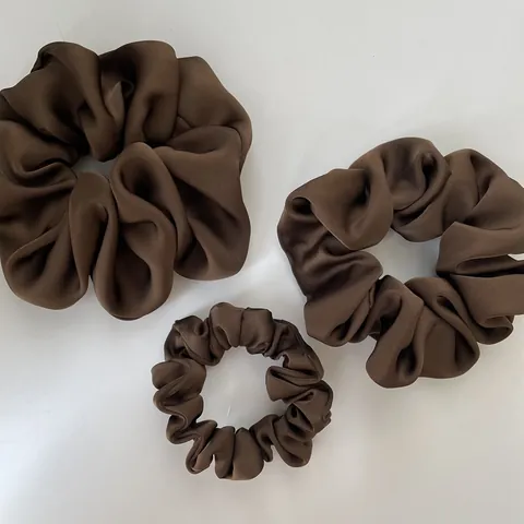 Elastici per Capelli in Raso Varie Dimensioni Plissettato Elastico Tinta Unita Caffè Beige Nero Bianco Donna Accessori