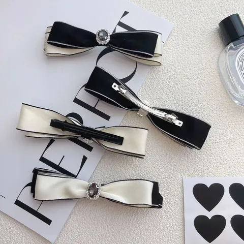 Fermaglio per Capelli Retro a Fiocco Tessuto di Raso Contrasto Bianco e Nero Strass Pietra Preziosa Clip a Molla per Donna Accessori Eleganti