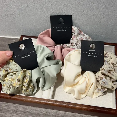 Koreanisch Retro Blumen Patchwork Satin Haargummis Für Damen Elegant Süß Chouchous Mode Haarschmuck Für Den Alltag
