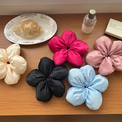 Elegante Elastico per Capelli 3D a Forma di Fiore in Raso Scrunchie Oversize per Donna Stile Coreano Accessorio per Capelli
