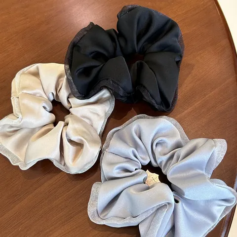 Scrunchies in Satin Francese Con Pizzo in Rete Bordo Glitter Argento Elastici per Capelli Eleganti Fermacoda per Donna Accessori Moda
