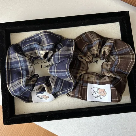 Korean Style Plaid Fabric Scrunchies Hair Ties With Cute Cartoon Bear Label Retro Checkered Ponytail Holder Hair Accessories For Women