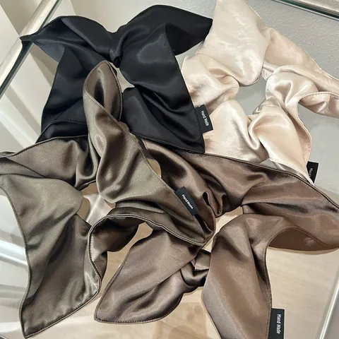 Elegant Satin Hair Scrunchie Large Oversized Pleated Hair Tie With Handmade Label Glossy Ponytail Holder For Women