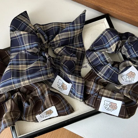 Korean Style Plaid Fabric Scrunchies Hair Ties With Cute Cartoon Bear Label Retro Checkered Ponytail Holder Hair Accessories For Women