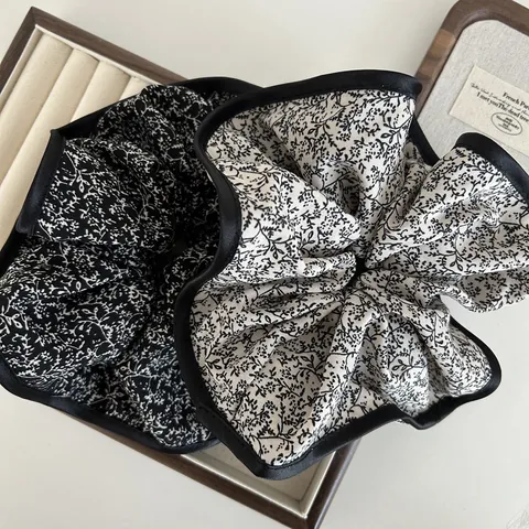 French Retro Oversized Floral Scrunchies For Women Contrast Satin Border Fabric Elastic Hair Ties Daily Hair Decoration