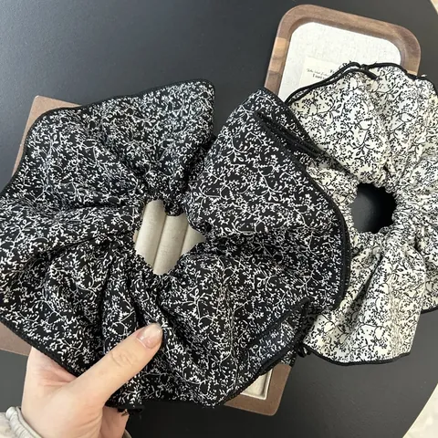 Coleteros de Chifón con Flores Oversize de Doble Capa Elástico para el Cabello con Borde Negro Estilo Coreano de Tela Soporte para Cola de Caballo Mujer