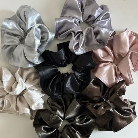 Elegante Elastico per Capelli in Satin Lucido da Donna Tinta Unita Pieghettato Grande Elastico per Capelli Alta Elasticità Gioielli