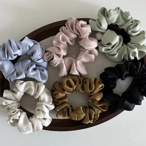 Elegante Satijn Haarelastiekjes Voor Vrouwen Minimalistisch Effen Kleur Elastische Scrunchies Veelzijdige Haaraccessoires Mode