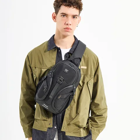 Zaino Monospalla da Uomo in Nylon Impermeabile con Tasche Multiple e Striscia Riflettente per Sport Viaggi e Pendolarismo