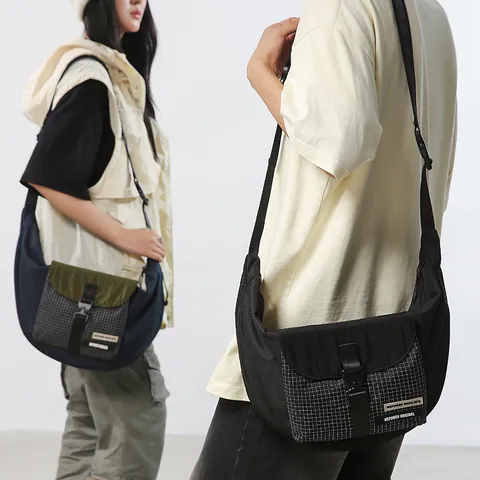 Unisex Ελαφριά Αδιάβροχη Τσάντα Ταχυδρόμου από Νάιλον Μεγάλη Χωρητικότητα Τσάντα Χιαστί Μισοφέγγαρο Street Techwear Τσάντα Ώμου Ταξιδιού