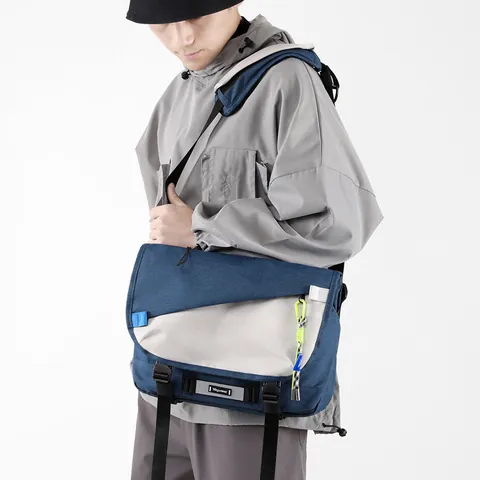 Borsa a Tracolla Funzionale Impermeabile da Uomo Grande Capacità Urban Techwear Crossbody Borsa per Pendolarismo Viaggi Laptop Spalla
