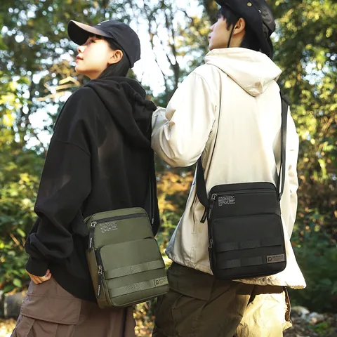 Borsa a Tracolla da Uomo in Nylon Impermeabile Casual Business Crossbody Messenger Bag per Viaggi all'Aperto Con Tasche Multiple