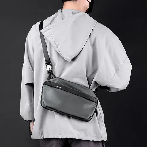 Sac à Bandoulière WEPOWER pour Homme en Nylon Imperméable Sac de Poitrine Techwear Messenger Bag Grande Capacité pour Voyage Quotidien Sac Sling à la Mode