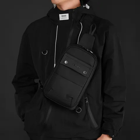 Borsa da Petto da Uomo in Nylon Spalmato Impermeabile Techwear Crossbody Sling Bag Leggera Sport Outdoor Borsa a Tracolla Minimalista Nero