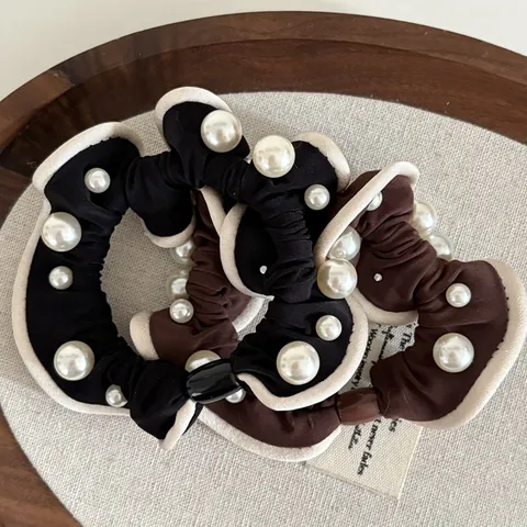 Vintage Korean Style Artificial Pearl Scrunchies Pleated Fabric Hair Ties With White Border Contrast Color High Elastic Ponytail Holder