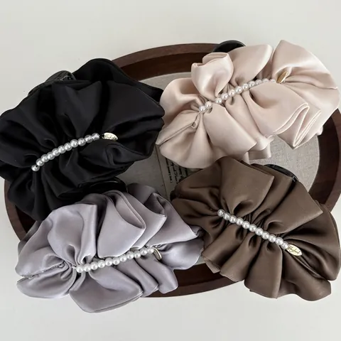 Elegant Satin Pleated Hair Claw Clip For Women With Faux Artificial Pearl Decorative Large Vintage Style Hair Clamp Jewelry Accessory
