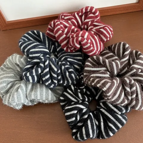 Damen Gestreifte Strick Haargummis Übergroße Weiche Plüsch Haarbänder Elastische Winter Strick Haarbänder Tägliche Haar Accessoires