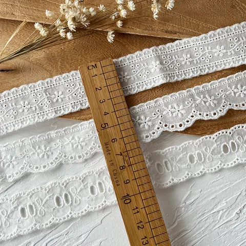 Nastro in Pizzo Ricamato in Cotone Bianco Motivo Floreale Cuore Farfalla Fai da Te Cucito Abbigliamento Artigianato Nozze