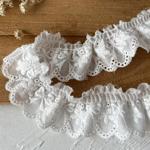 Pizzo in Cotone Ricamato a Fiori con Volant Traforato Bordo a Onde per Cucito Fai da Te Abbigliamento Matrimonio Casa