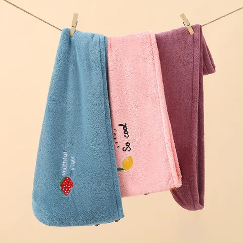 Bonnet de Séchage des Cheveux en Polaire Corail pour Femmes Épais Absorbant Séchage Rapide Bonnet de Douche Broderie de Fruits de Dessin Animé Serviette Avec Boutons