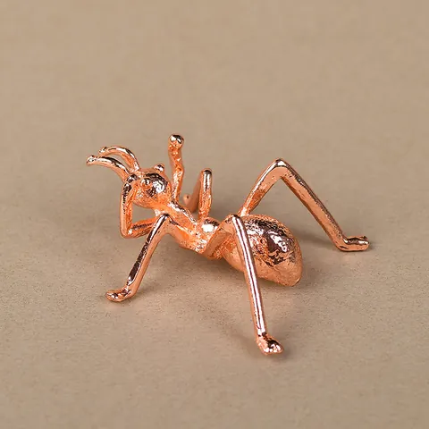Ant Shape Alloy Crystal Ball Stand Creative Animal Ornament Metal Desktop Display Support Holder For Home Office Decor