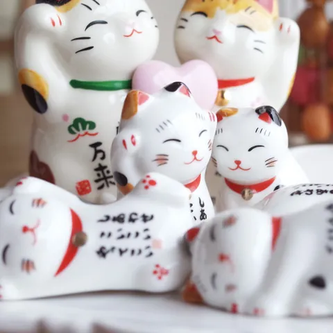 Japanese Ceramic Lucky Cat Chopstick Rest Maneki Neko Figurines Miniature Desktop Ornament For Kitchen Dining Table Decor
