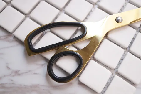 Nordic Minimalist Gold Stainless Steel Asymmetric Office Scissors Ergonomic Black Rubber Handle Classic Student Stationery