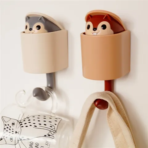 Creative Pop Up Squirrel Wall Hook Gravity Sensor Adhesive Screw Dual Mount ABS Decorative Animal Key Coat Towel Holder Home Storage Organization