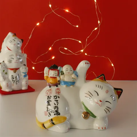 Alcancía Maneki-neko de Cerámica Estilo Japonés Porcelana Blanca Gato de la Suerte Figurilla de Escritorio Mascota Decoración Casa