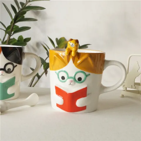 Simpatica Tazza in Ceramica Gatto Che Legge in Rilievo 3D Tazza da Caffè in Porcellana Dipinta a Mano Per Ufficio Casa Regalo