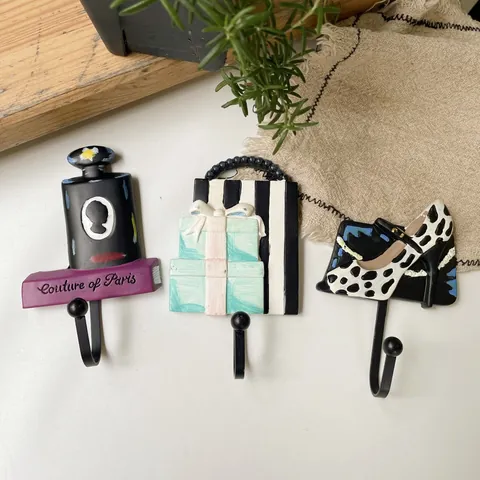 Creative Resin Wall Hooks Perfume Bottle High Heel Gift Box Shapes Decorative Hanger For Keys Coats Nordic Vintage Storage Rack