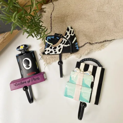 Creative Resin Wall Hooks Perfume Bottle High Heel Gift Box Shapes Decorative Hanger For Keys Coats Nordic Vintage Storage Rack